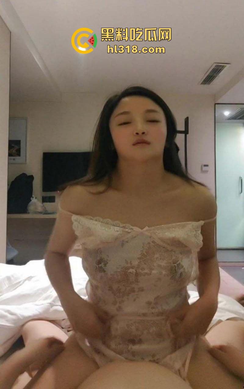 湖北恩施当地名妓【李雨春】无缝衔接多位炮友,人骚活好不粘人,一夜约多炮的眼镜母狗!-8