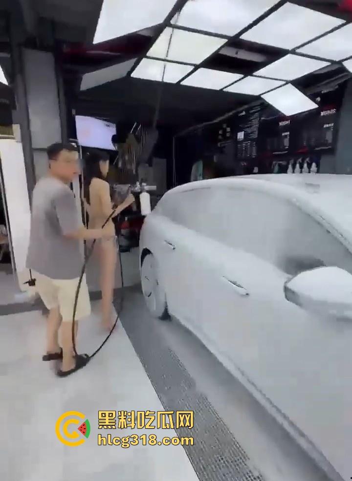 朋友洗车店推出美女比基尼洗车,去光顾一下把车洗了,随便把洗车模特拐回家把我小弟也洗一下。-4