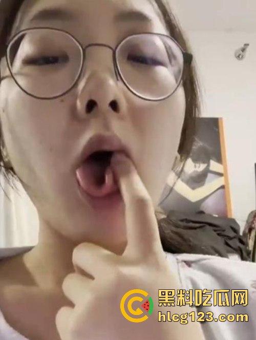 美国加州大学『赵敏璇』反差视频流出!清纯女神成了调教奴,SM抽打喝尿样样来!-6