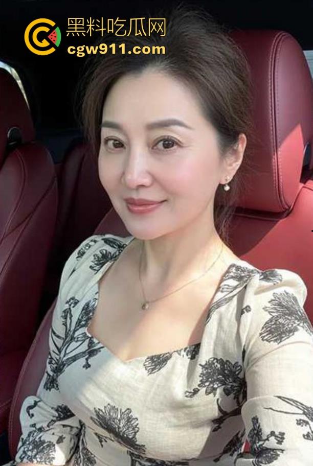 海角大神！母亲节用肉棒孝顺淫妈，咬牙猛干浓精颜射，无套后入花式做爱，母子互玩爽翻天！-5