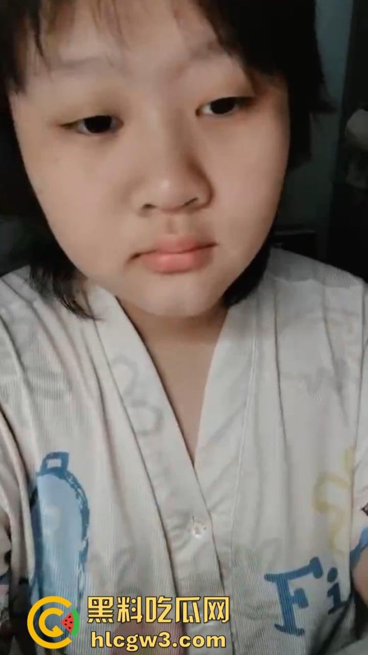 戏精学生妹【刘思彦】沉迷发骚1女同吃17男 直播自慰又骚又贱又爱演 出轨×贱女×苦情女主×骚货各种角色来回切换-1