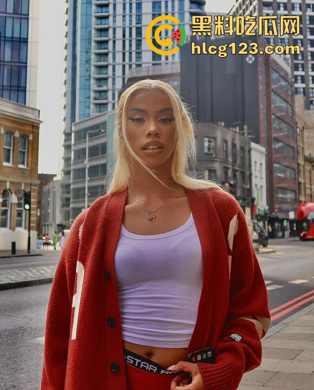 DJ Chelsea秀身材震撼全场，男友场外找妹大秀高难度姿势，黑人体力太猛了！-2