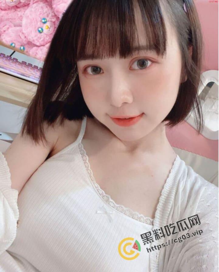 twitch7.5万粉游戏主播兼cos【捏捏宁宁】可爱且胸怀巨乳 经常给粉丝发放独立   见到真空无Bra粉红色细细奶头-3