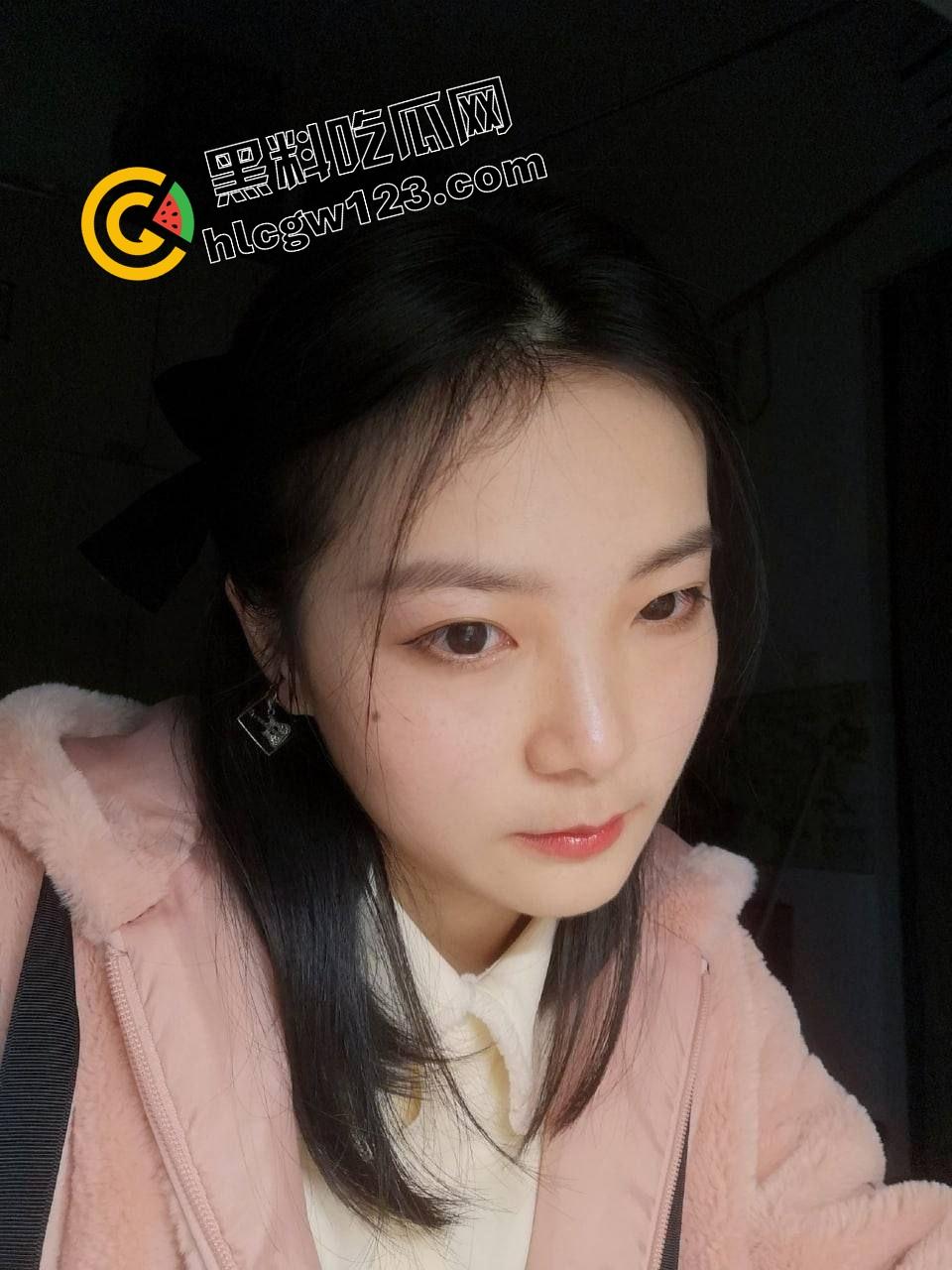 山东烟台貌美娇妻『陈媛媛』床上舔蛋口交拼命勾引，待到山花烂漫时，她在被操中笑！-1