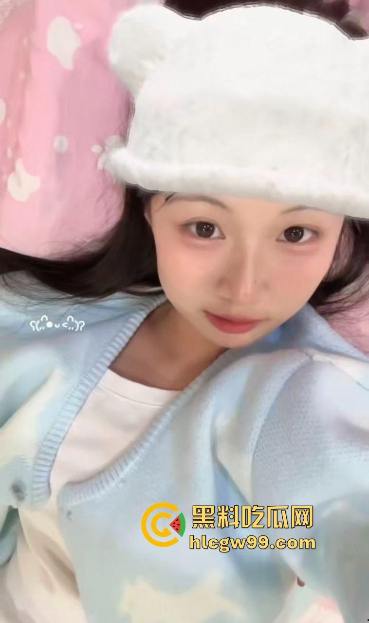 广东粉系JK小萝莉【田晶晶】黑丝大长腿配小皮鞋，男友撕破黑丝中出内射，这种贱狗带套都是对逼得不尊重！-1