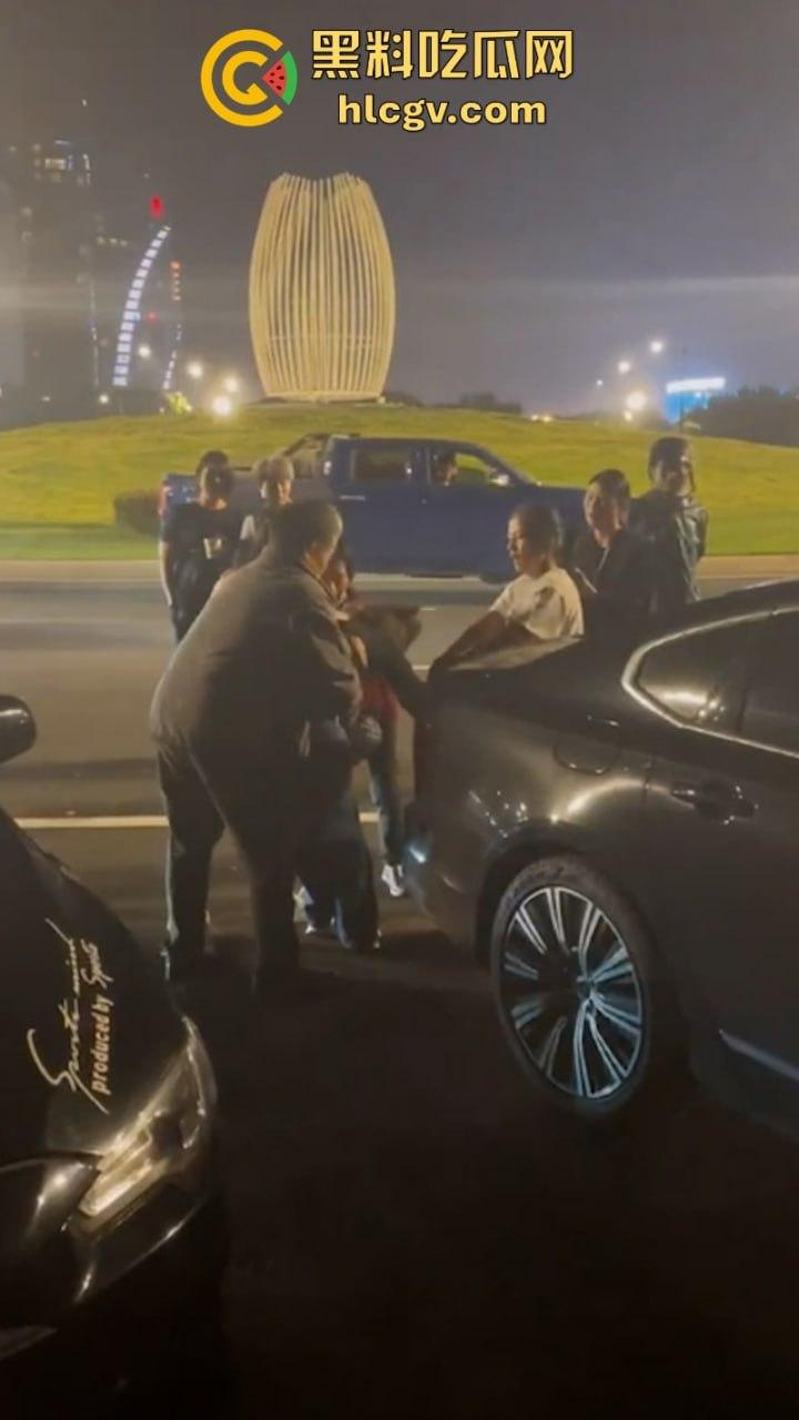 福州女子给已婚男发暧昧信息天天发骚 全家总动员婆媳联手抓小三 打成狗了这是!-5