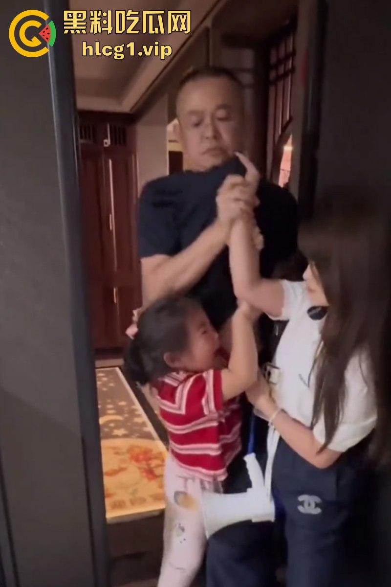 离完婚就不能见小孩？江苏泰州女子回家看小孩遭公公拳打脚踢！-8