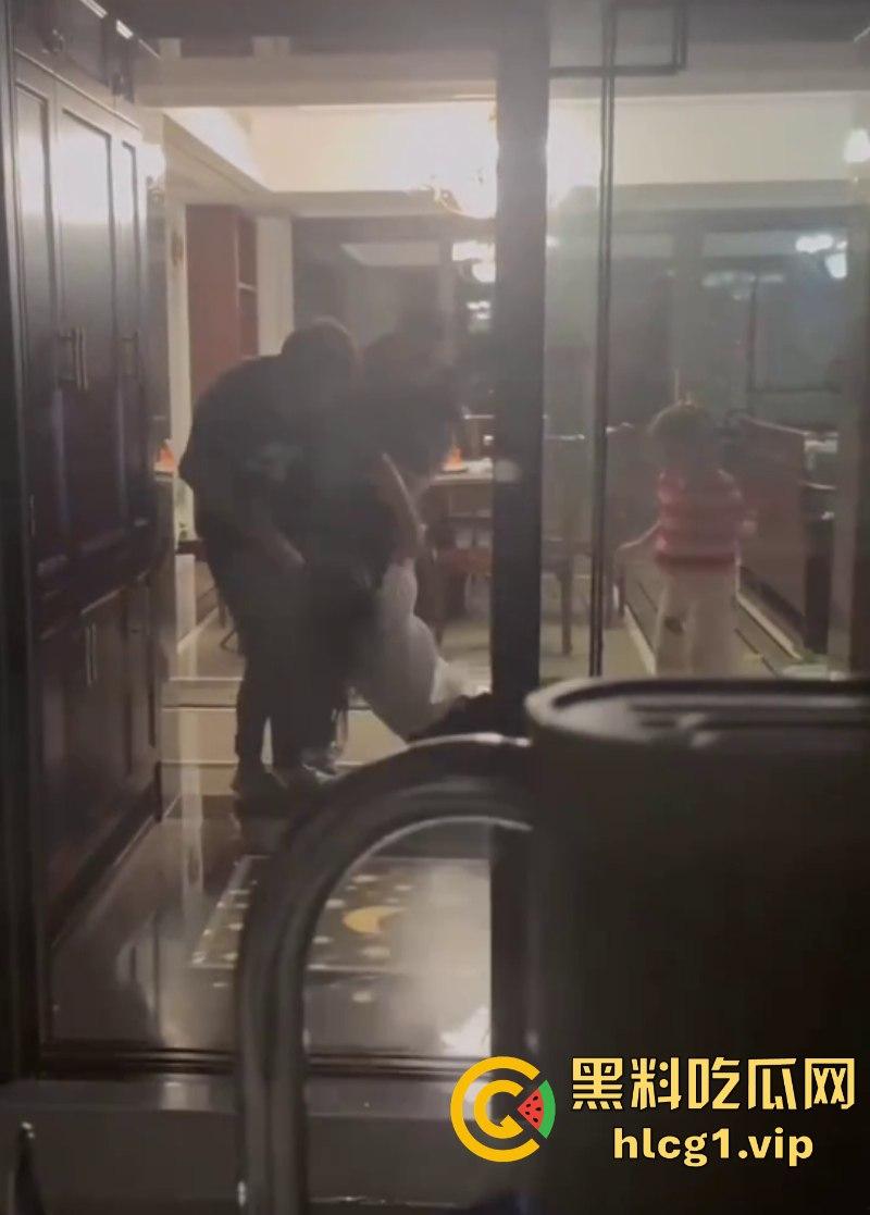 离完婚就不能见小孩？江苏泰州女子回家看小孩遭公公拳打脚踢！-15