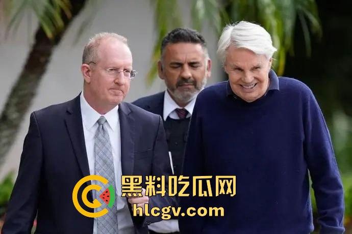 80岁A&F前CEO老淫魔『迈克尔·斯坦顿』被捕！假借男模招聘实则大玩下药交易，与百名男模的秘密曝光！-9