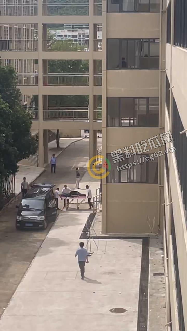三亚学院北 25 持刀捅人！殡仪馆直接把人拉走了，警方反复侦察！连隔壁看热闹都逮捕！疑似是外卖引发的刀杀？-2