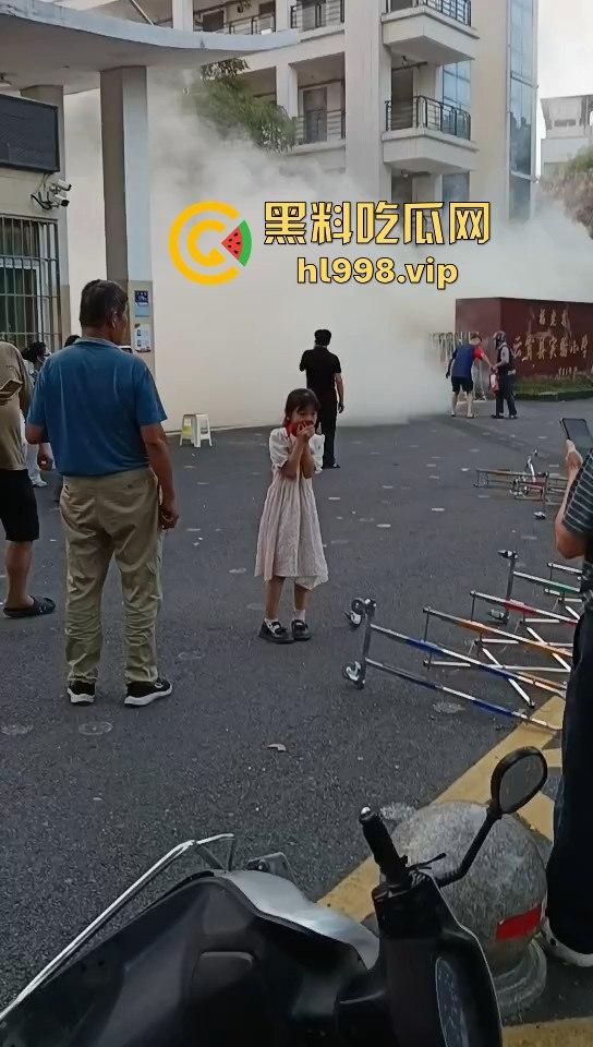福建云霄县女司机火烧车疯狂冲撞学校！8人血洒当场，司机惨死！警方紧急调查背后真相！-11