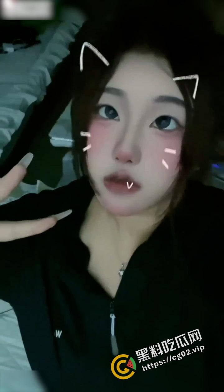 抖音 兔桃 巨乳妹子 红包福利视频流出  这小肉手证明了事情并不简单-4