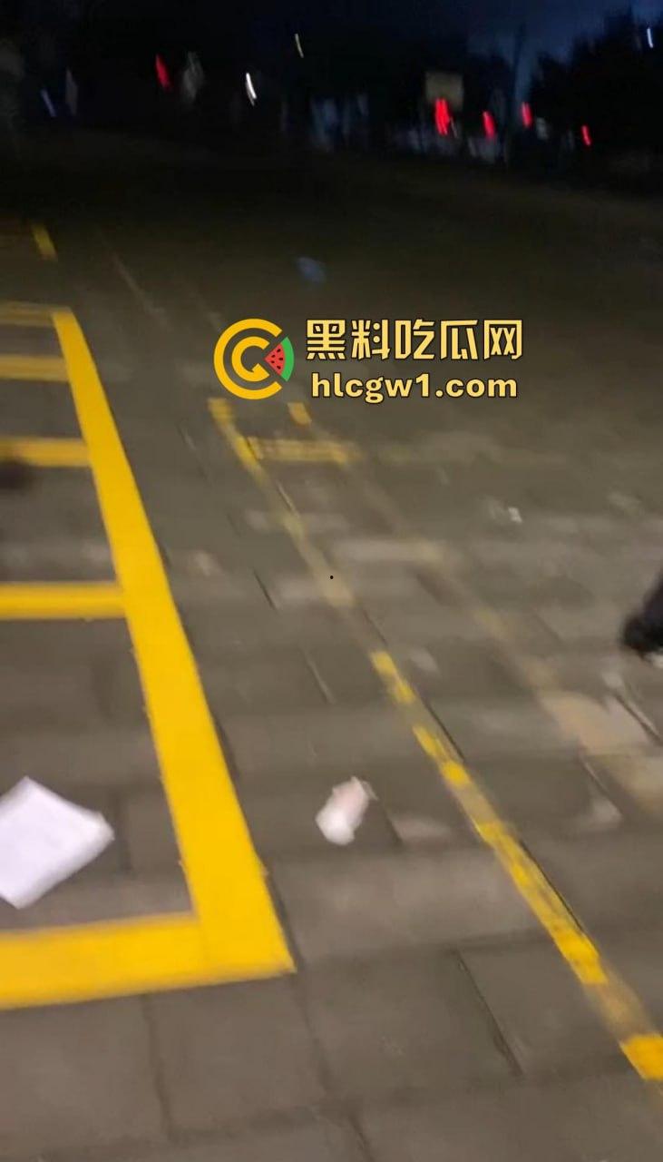 四川自贡富顺县斗殴闹出人命！精神小伙打架打崩，掏刀捅胸鲜血四溅，心肺复苏都白搭！-1