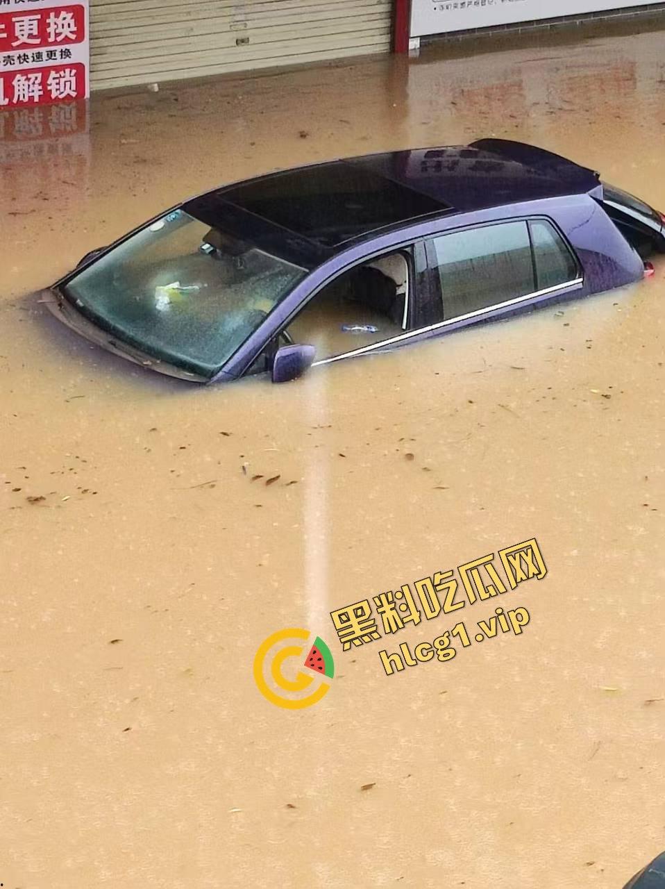 广州 番禺与东莞  超大暴雨 水灾降临！车辆被淹没 致多人触电身亡！-3