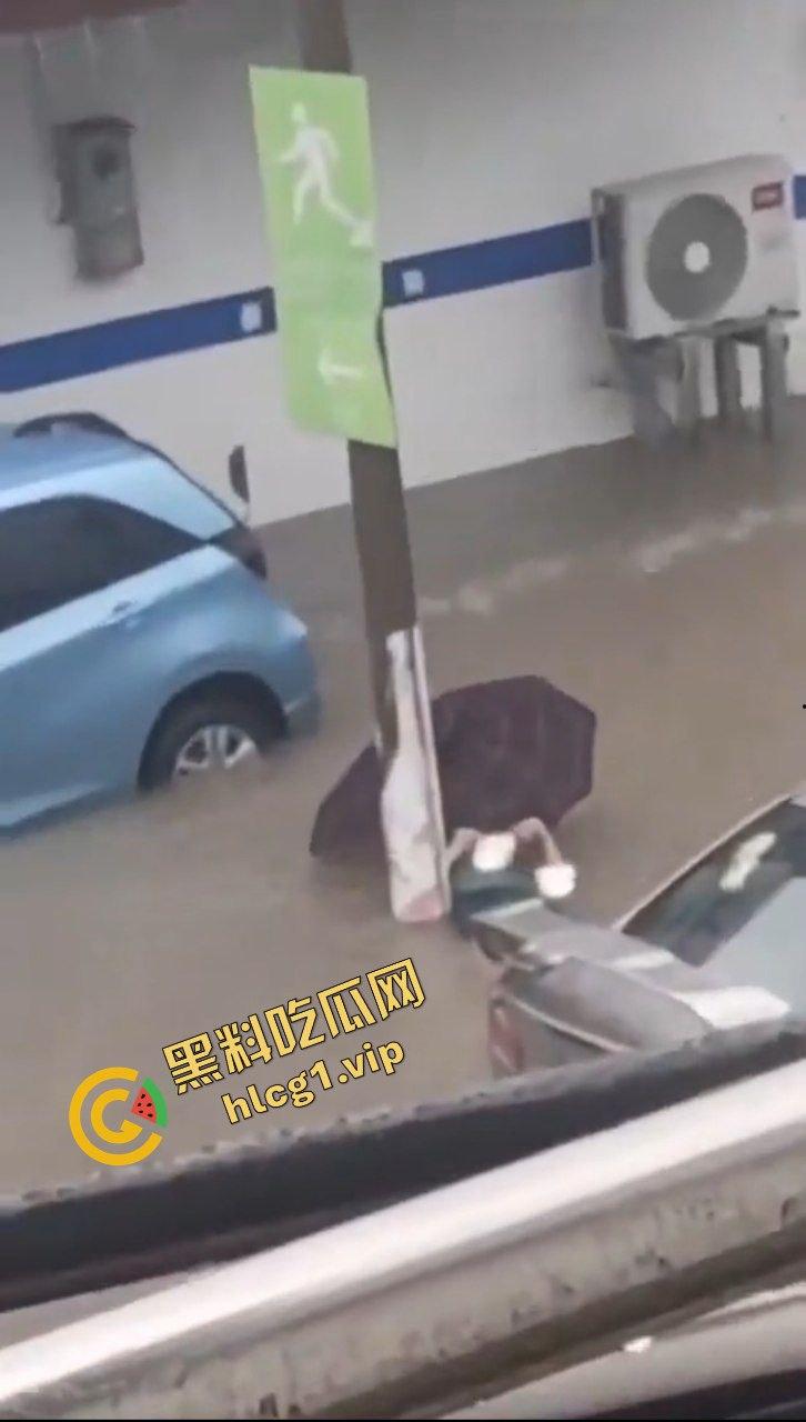 广州 番禺与东莞  超大暴雨 水灾降临！车辆被淹没 致多人触电身亡！-9