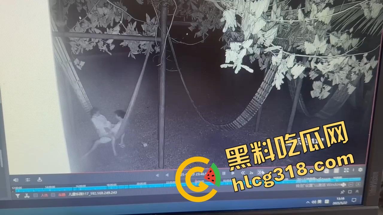 牛逼情侣把儿童乐园当野鸡窝,俩人操得像荡秋千,年轻人技艺高超做爱,监控也是录得一清二楚!-10