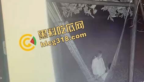 牛逼情侣把儿童乐园当野鸡窝,俩人操得像荡秋千,年轻人技艺高超做爱,监控也是录得一清二楚!-13
