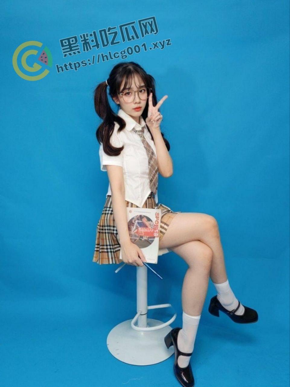 推特福利姬【Ceasonshot99】超越AI的颜值御姐 户外露脸露出 极品身材 最新付费套图合集-9