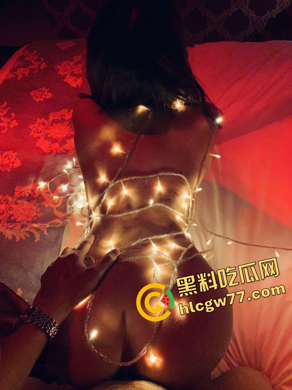 上海美术学院【李珂】光着身子拴狗链、全裸贴地在马路上爬，身上还缠着发光灯，精液喷得屁股蛋上反光！-5