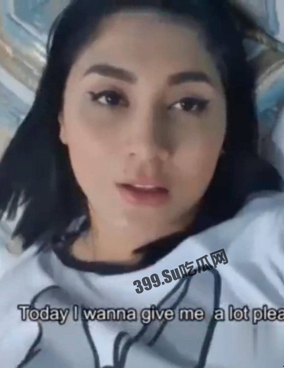 美女直播被奶奶发现后遭暴打，爷爷跑来安慰却对孙女揩油摸奶-3