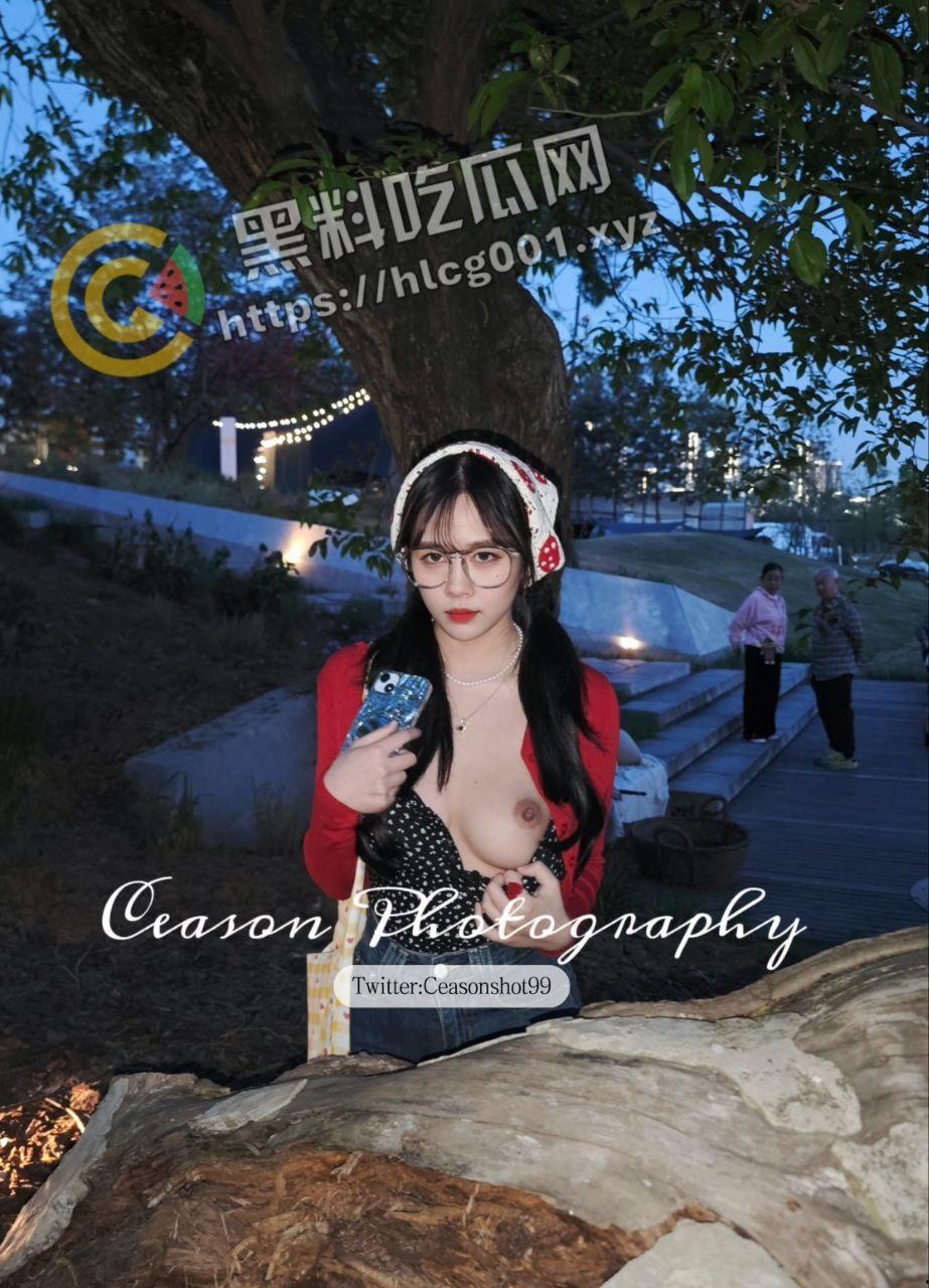 推特福利姬【Ceasonshot99】超越AI的颜值御姐 户外露脸露出 极品身材 最新付费套图合集-39