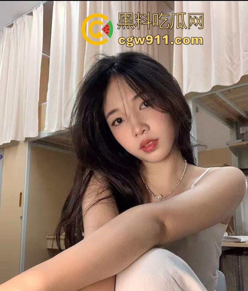 3000元一晚拿下江南大学【刘菲菲】长腿细腰小翘臀,B杯小乳粉嫩翘挺,从学霸到榨精尤物的转变!-8