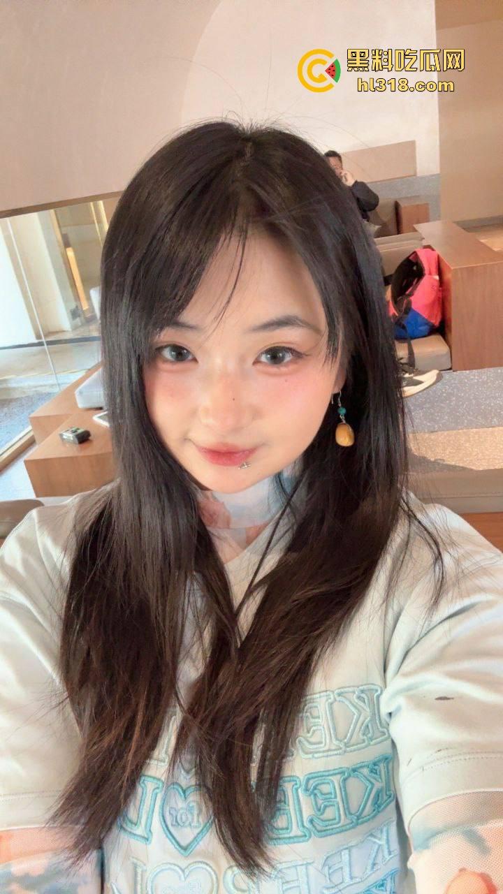 纯情小护士SM调教主人肉棒,将金属棒齐根插入龟头马眼,缓慢撸动,手法老专业了!-1