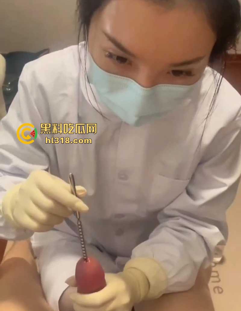 纯情小护士SM调教主人肉棒,将金属棒齐根插入龟头马眼,缓慢撸动,手法老专业了!-7