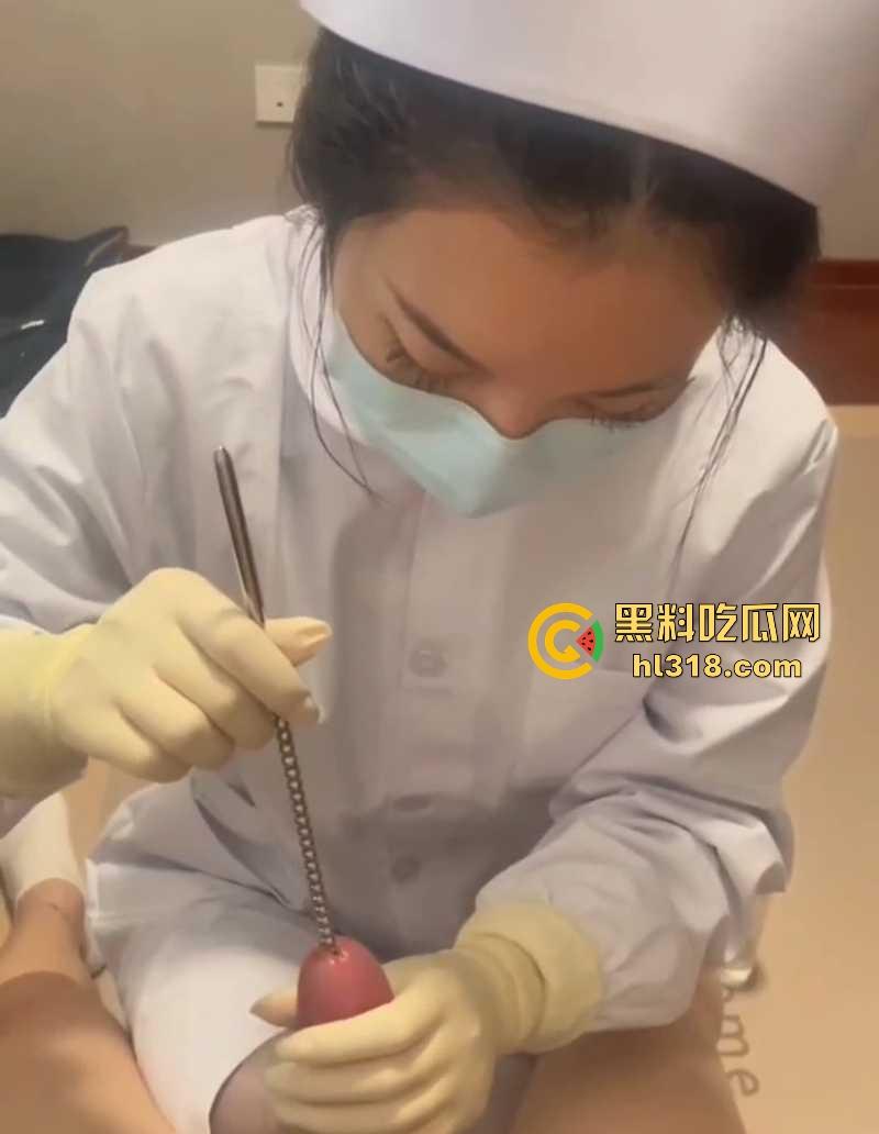 纯情小护士SM调教主人肉棒,将金属棒齐根插入龟头马眼,缓慢撸动,手法老专业了!-8