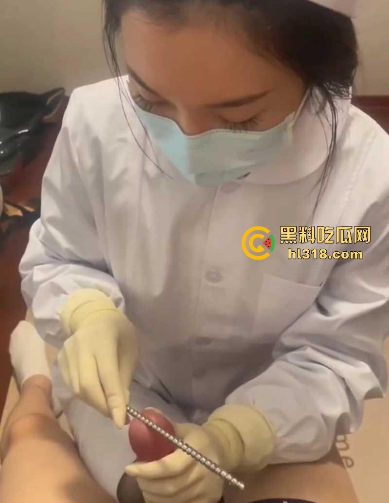 纯情小护士SM调教主人肉棒,将金属棒齐根插入龟头马眼,缓慢撸动,手法老专业了!-9