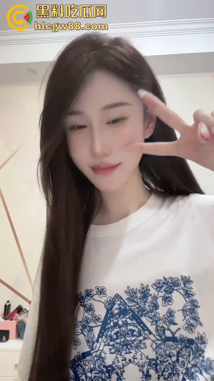 混迹马来迪拜柬埔寨外围女【邝葵魁】欠债不还拉黑恩人!两万多欠款理直气壮骂人,曝光婊子做爱的样子!-13