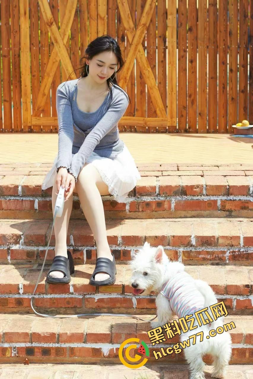 监控破解流出，一位职场母亲打发女儿出门后 拿出了一个专业炮机看着视频猛插骚穴！-4