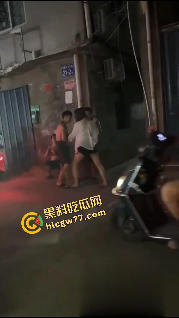 群友嫖完不给钱专挑奶子大的玩 160日了爽翻还想跑路?你当自己是啥 开完坦克还想跑!-8