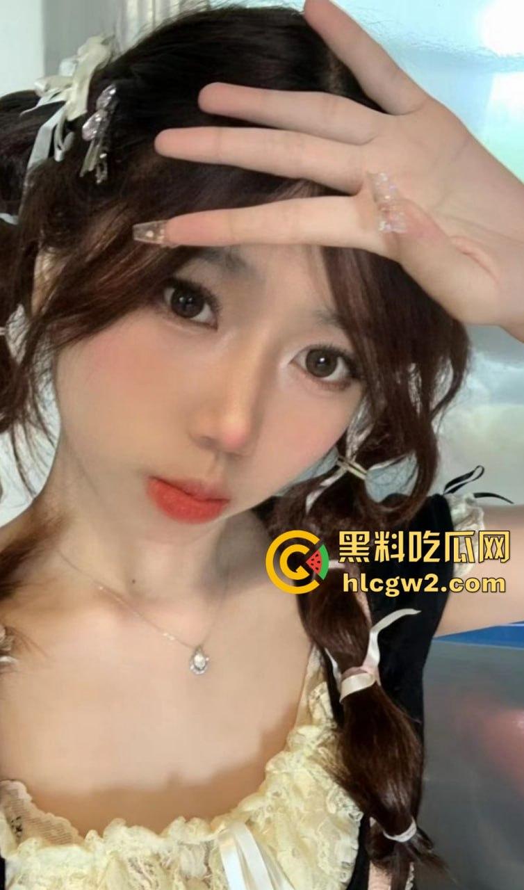 极品露脸嫩妹学生反差婊【蓝心然】生活照外流!云盘意外泄露,私藏逼照和裸照一览无遗,反差骚货实锤!-9