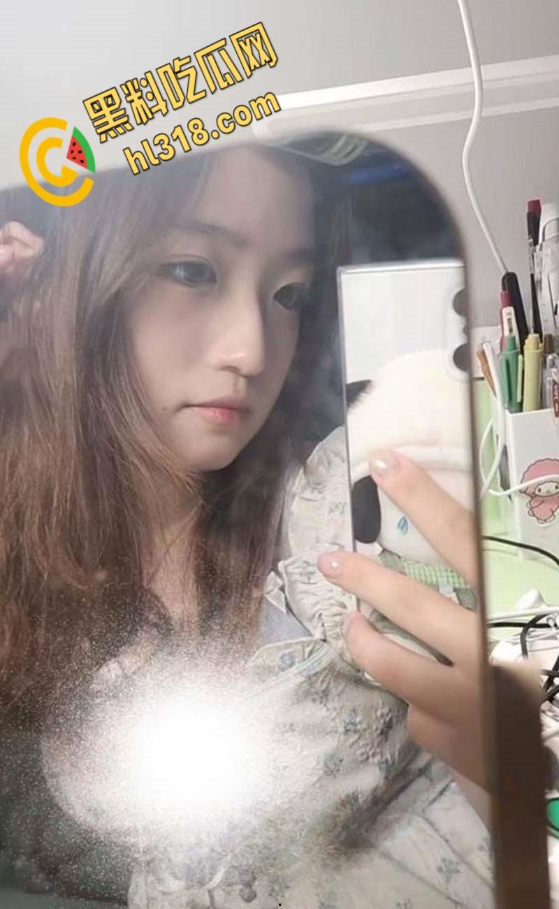 广西柳州反差眼镜妹,在校期间到处勾搭帅哥,多次跟学长出去开房3P,完美露脸母狗属性十分淫荡!-2