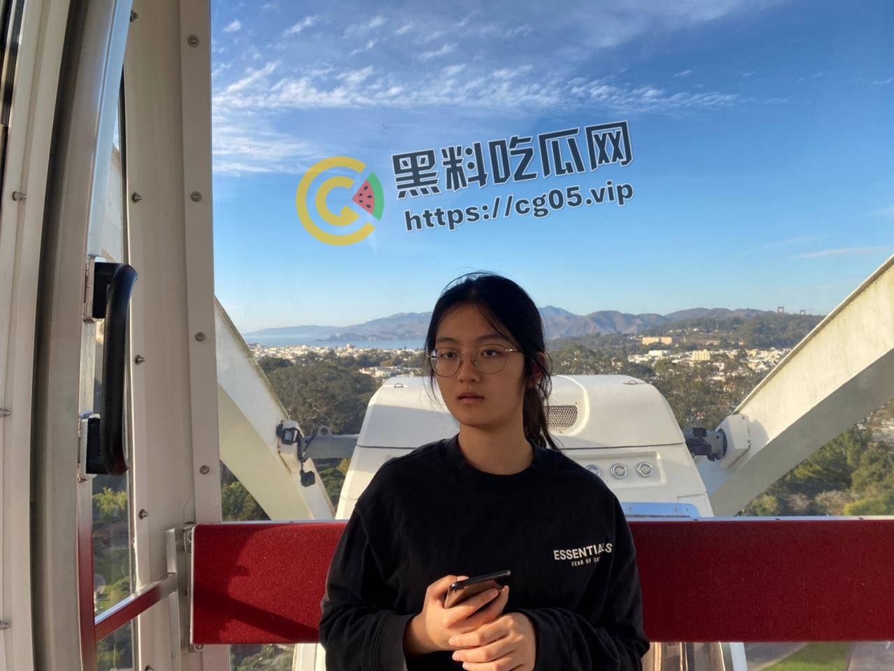 新加坡留学生 旧金山州立大学 【刘冰】被前男友实锤曝光多次约炮同校留学生【王子明】 带着眼睛这么闷骚 摘了竟然还挺清纯-3