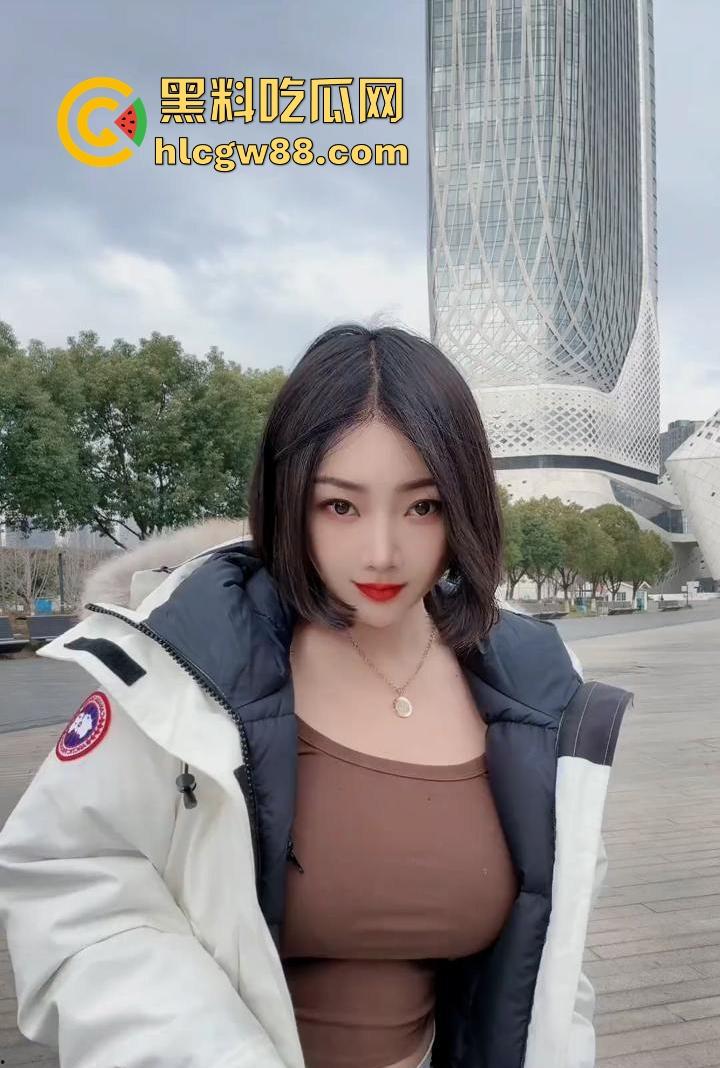 抖音巨乳肥臀反差网红坐拥97万粉丝【兔兔1104】线下约啪肥臀后入 揉奶抖臀 淫叫不断!-6