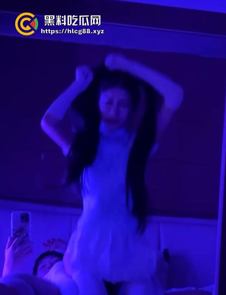 抖音极品网红【美少女】校花毕业后迫于生计沦落为外拍模特 顺便兼职服侍一下金主 独家曝光！-6