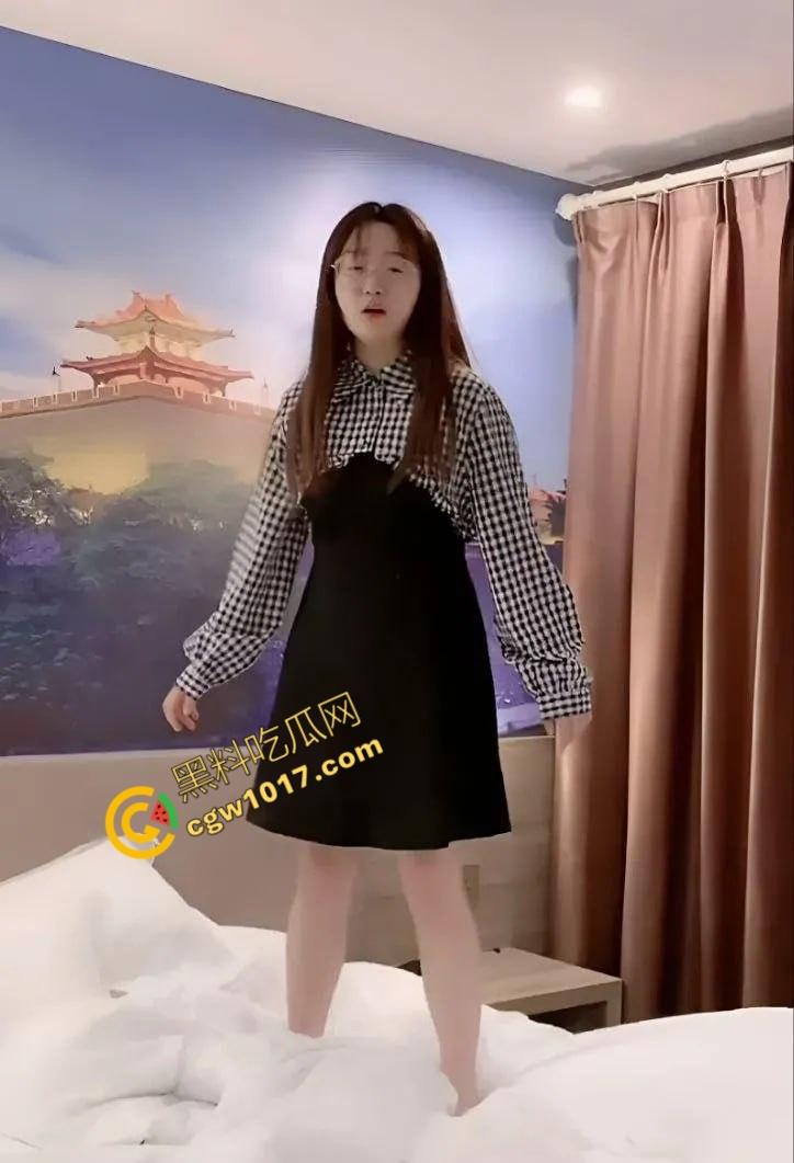 阜阳乡村网红【赵小娜】酒店激情做爱翻车现场！巨乳肥臀主动骑乘，简直就是骚浪贱！-2