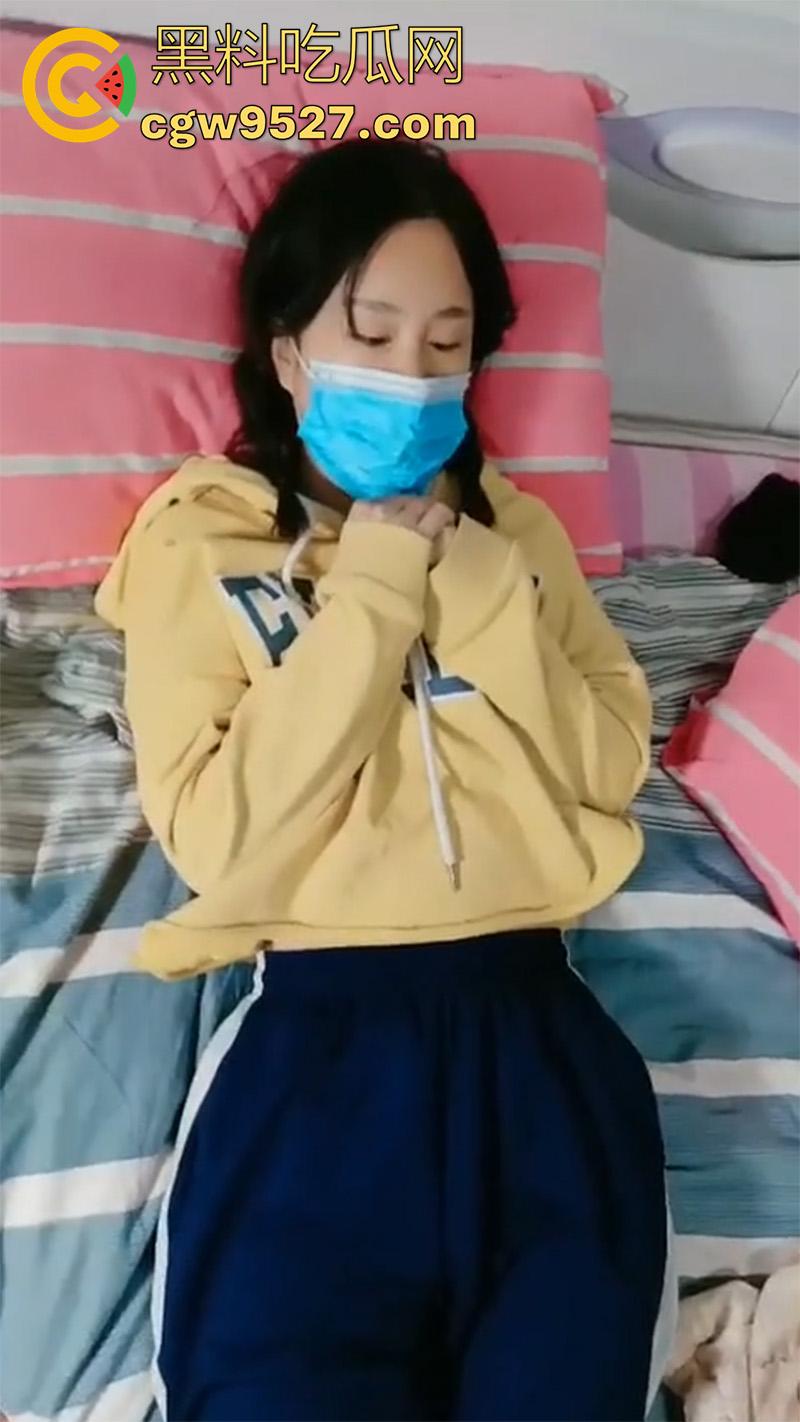 校服小妹卖初夜，为装逼请同学吃饭，含泪卖掉处女第一次，大哥毫不怜香惜玉，暴力抽插都操哭了！-5