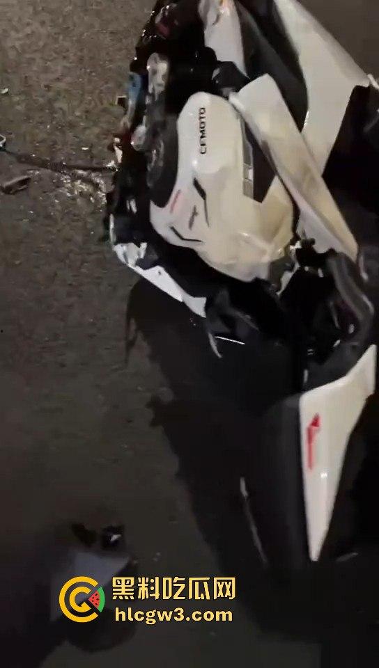 小伙用命演绎春风摩托视频，360度托马斯直接飞上天，升格镜头记录最后一刻，玩命操作震撼全网！-4