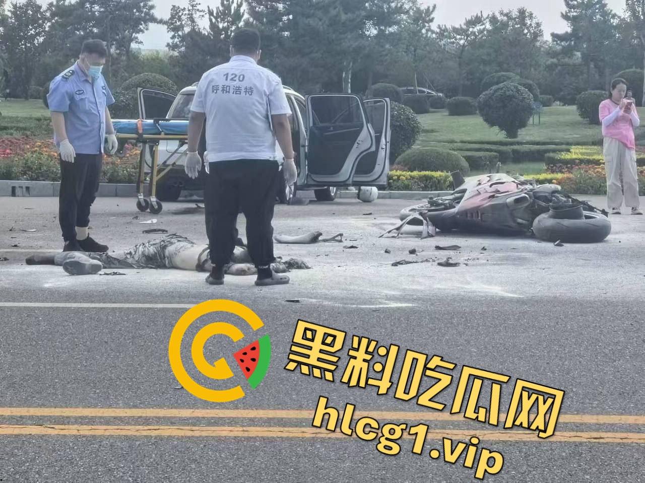 内蒙古呼和浩特惊魂一刻!02年精神小伙偷骑V4机车撞上右转SUV,摩托车当场燃烧!-5