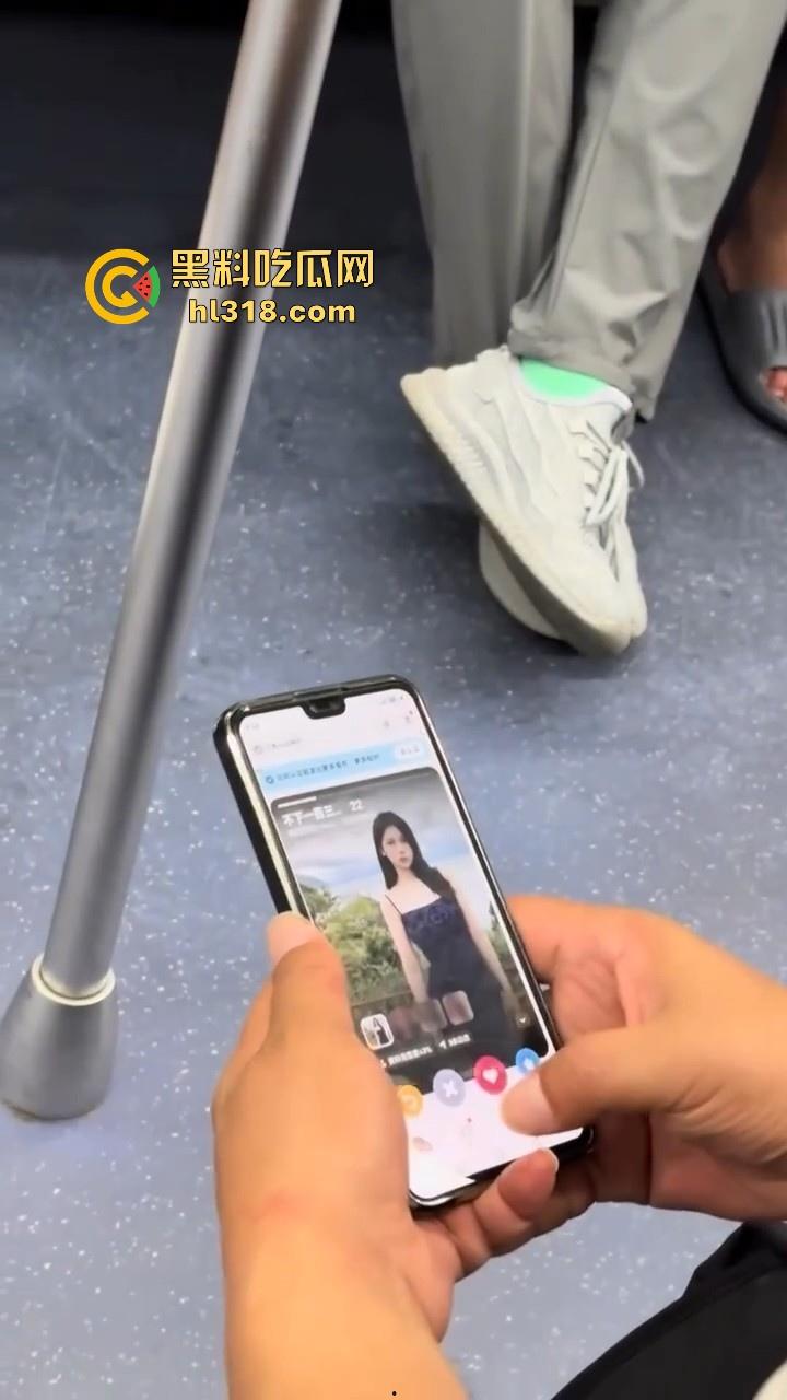 这大爷有点东西啊！年纪一把了都不忘刷探探约炮，你别说一半美女入不了大爷法眼，一看没少约！-2