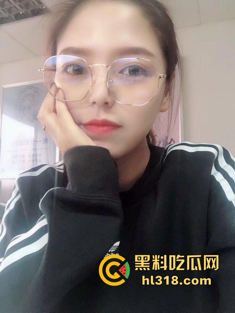 这大爷有点东西啊！年纪一把了都不忘刷探探约炮，你别说一半美女入不了大爷法眼，一看没少约！-7