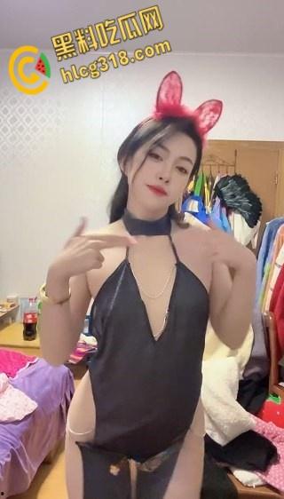 推特颜值网红【子子喜】，完美露脸脱衣裸舞， 性感美乳微毛嫩穴，福利姬中的极品 !-7