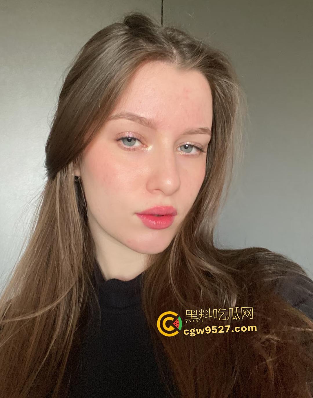 法国女子与白拉布拉多兽交，带面具口交狗屌，被红色的香肠后入内射，估计狗子早已对主人垂涎三尺了吧？-2