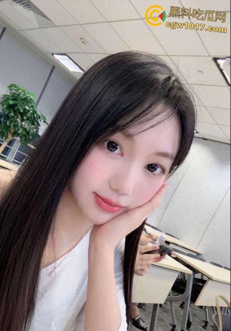 上海世界小姐【荔枝】，下海三天开价3万，文能双语撩骚跳淫舞，武能露脸挨操玩无套，堪称全能高端花魁！-4