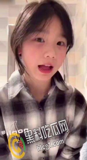 抖音快手双平台萝莉系网红博主 总计50w粉丝小新 在外网做福利姬视频流出！-3