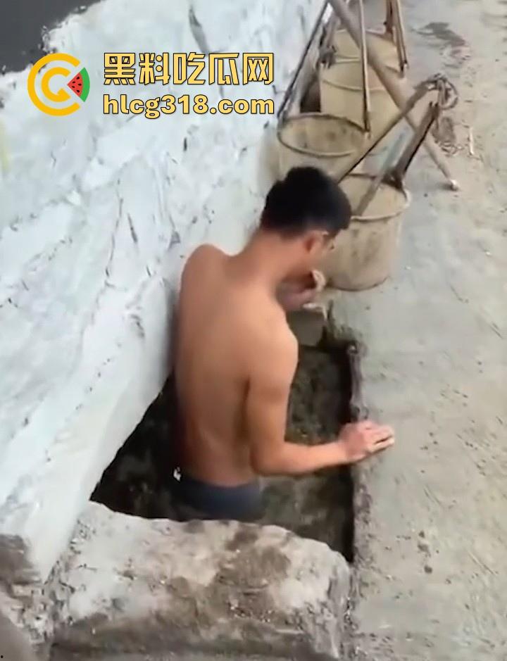 为当网红无下限低俗直播！皮带鞭打屁股 拖鞋拍胸 甚至裸体跳粪池，真是花样百出，想红想疯了！-7