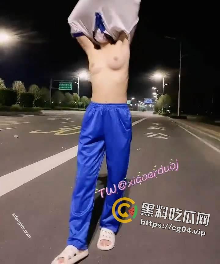 已绝版!推特露出博主【朵朵】已销号 付费露出大合集 图书馆 马路边 商店里 心有多大 舞台就有多大-2